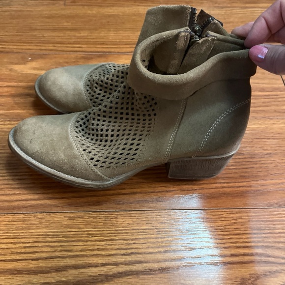 ROAN Shoes - ROAN Chic Tan Heeled Boots for Women
